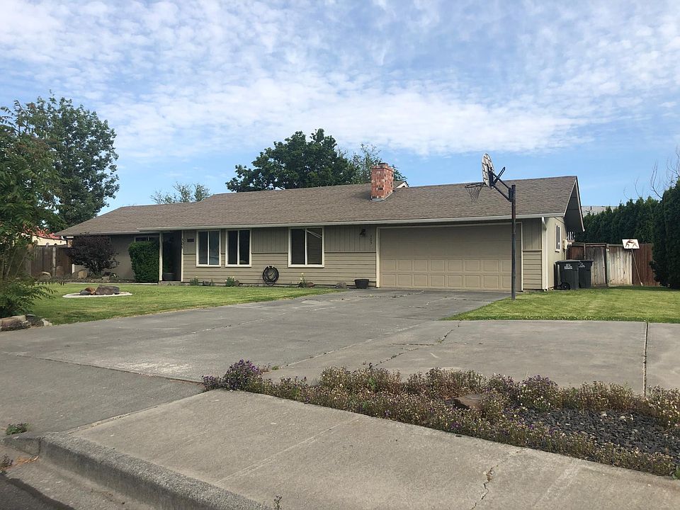 1st image of 305 N Central Dr