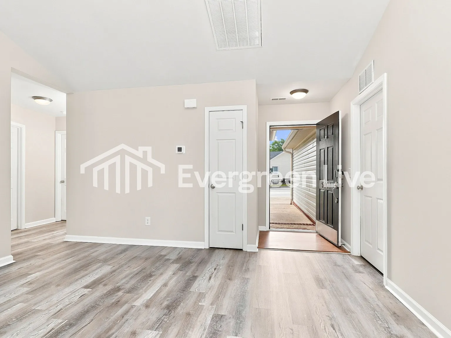 3 bed, 2.0 bath, 1300 sqft, $1,795 — Photo 4