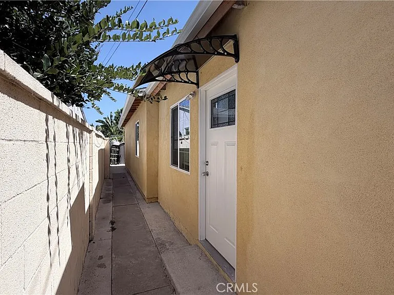 20210 Hartland St — Photo 15