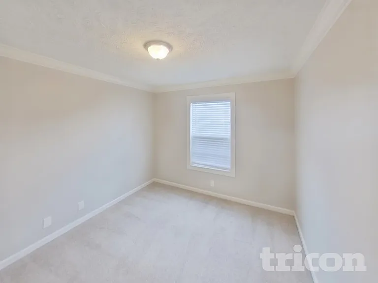 1258 Tiree Dr — Photo 9
