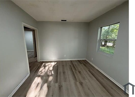 5th image of 3328 Commonwealth Ave