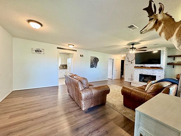2nd image of 202 Post Oak