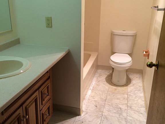 4th image of 200 Cove Way Unit 103
