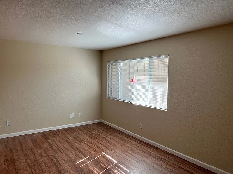 2603 Carlton Ln — Photo 3