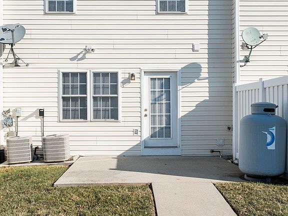 4th image of 751 Wyndhurst Dr