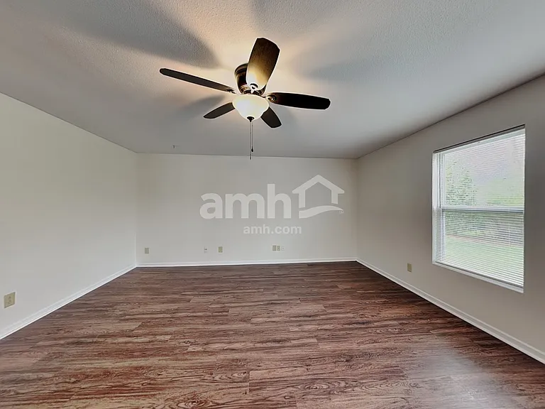 524 Bridgewater Dr — Photo 5
