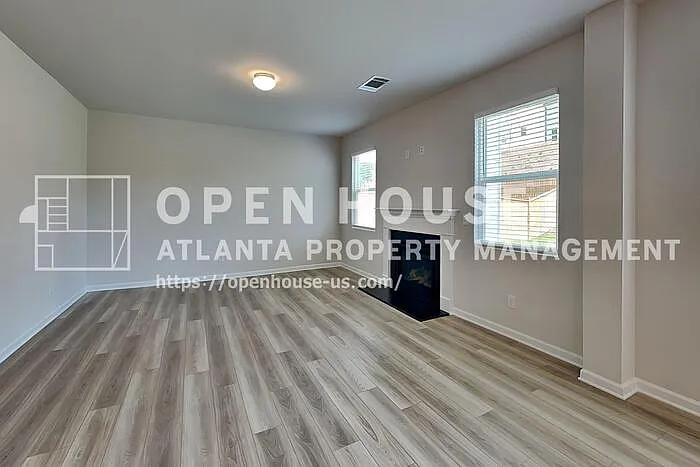 4 bed, 2.5 bath, 1714 sqft, $2,200 — Photo 3