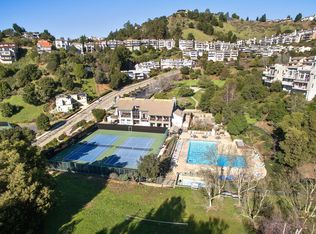 24 Schooner Hl, Oakland, CA 94618