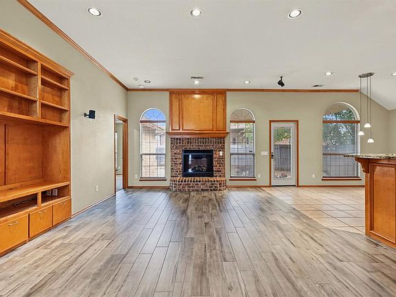 3rd image of 906 Renita Way