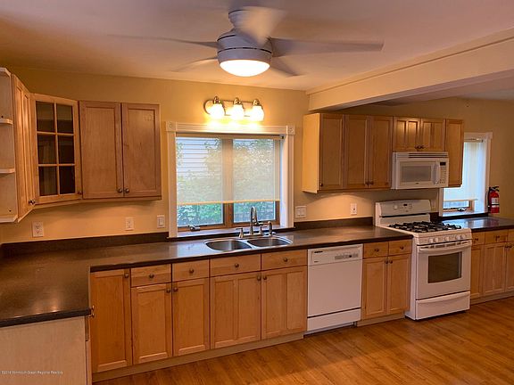 3rd image of 381 W Park Ave