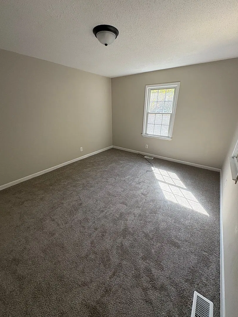 14 Overbrook Rd — Photo 3