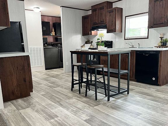 5th image of 282 NE Colvin Ave