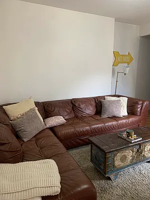 Rented by M.Grossman R.E. Management | media 37