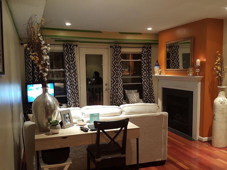 2nd image of 2619 Douglas Pl SE #402
