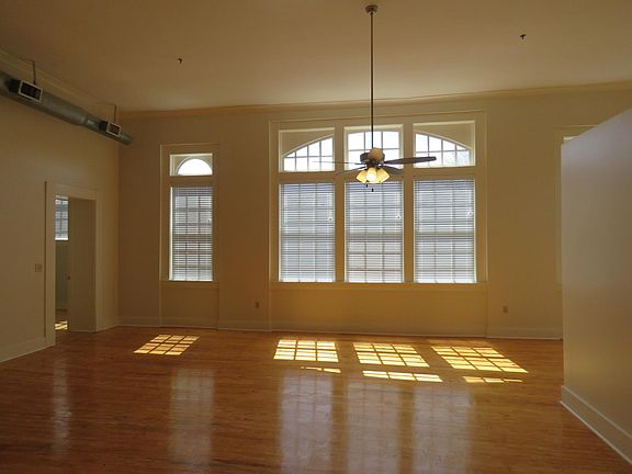 2nd image of 715 Sherman St APT 8