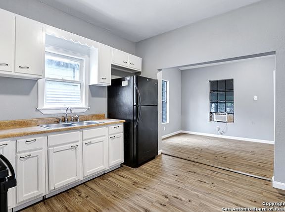 5th image of 807 W Theo Ave