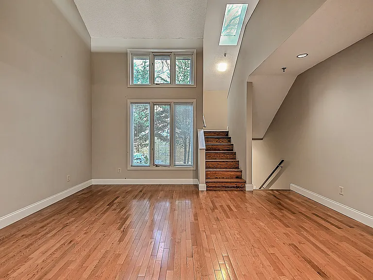 109 Beechnut St #4 — Photo 8