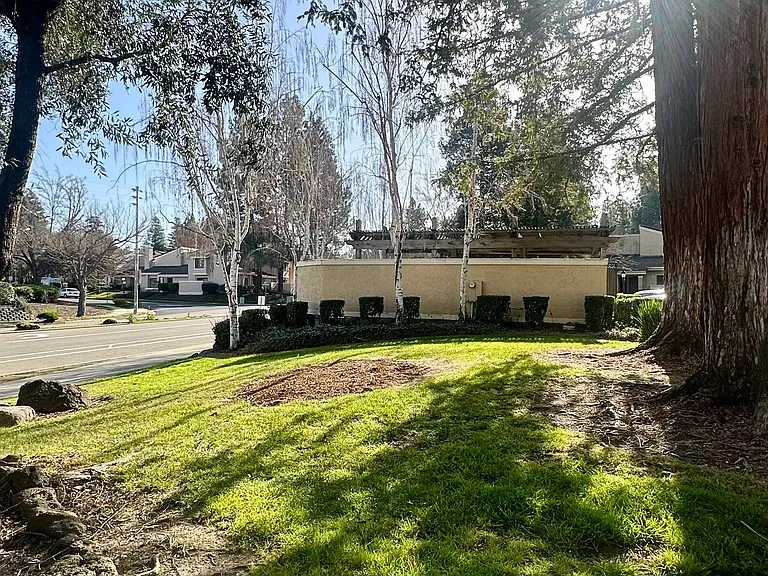 Bernal Ave — Photo 17