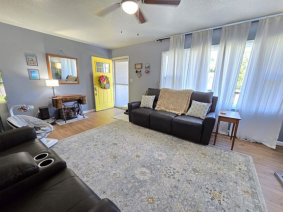 3rd image of 1126 Centennial Blvd