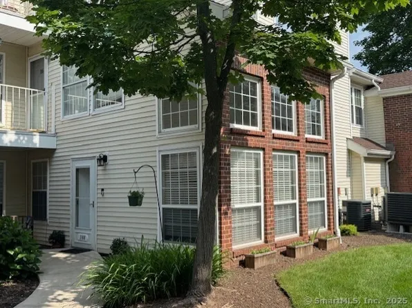 108 Carriage Crossing Lane #108, Middletown, CT 06457