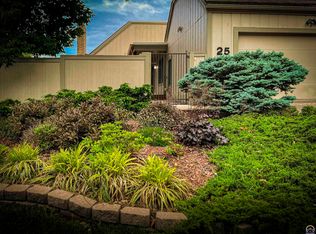 25 SW Pepper Tree Ln, Topeka, KS 66611