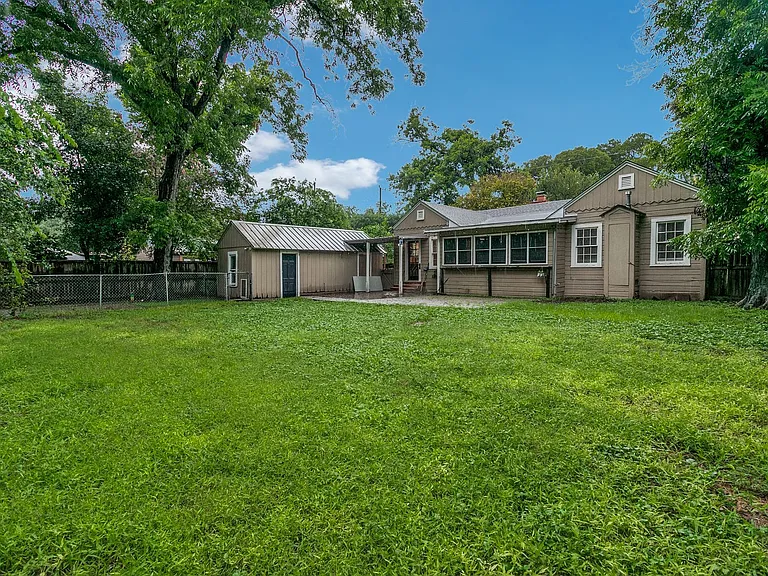 160 W Edgewood Pl — Photo 23