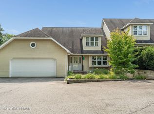 112 Village View Ct, Tannersville, PA 18372