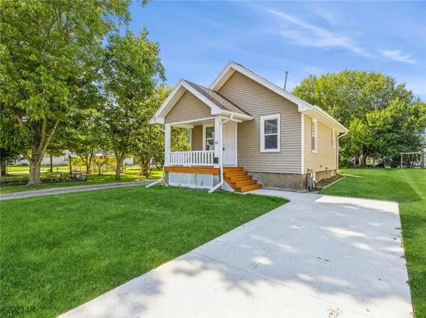 515 E 11th St S, Newton, IA 50208