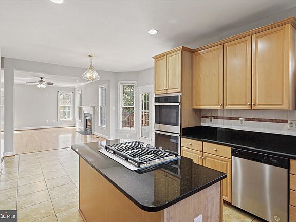5th image of 10605 Regent Park Ct
