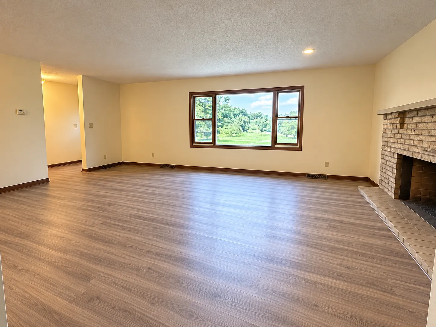 3 bed, 3136 sqft, $2,800 — Photo 2