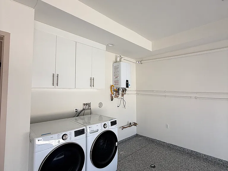 2215 N Naomi St #102 — Photo 15