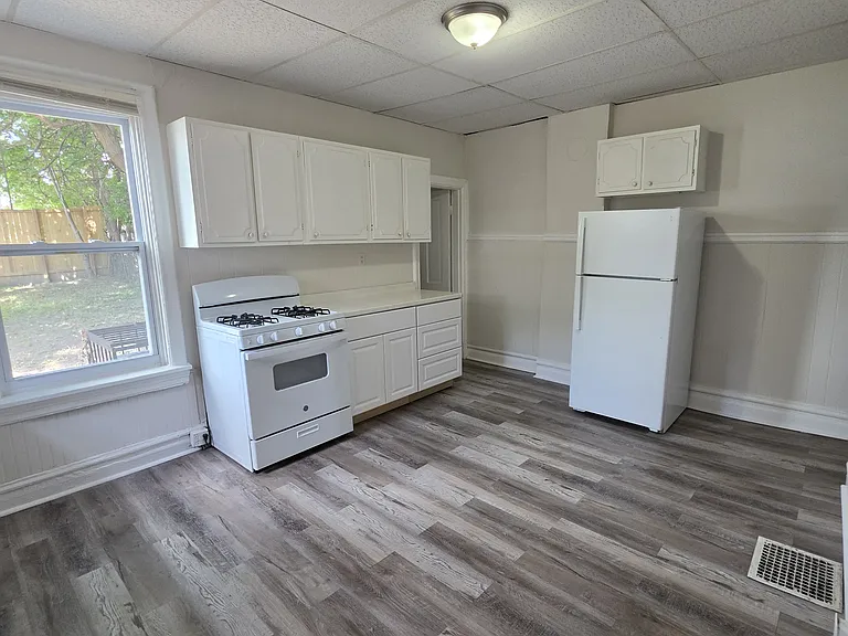 2913 California Ave — Photo 6