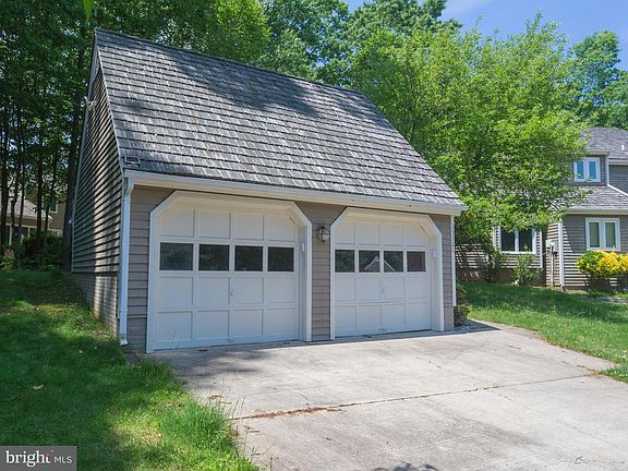 3rd image of 15526 Royal Crescent Ct