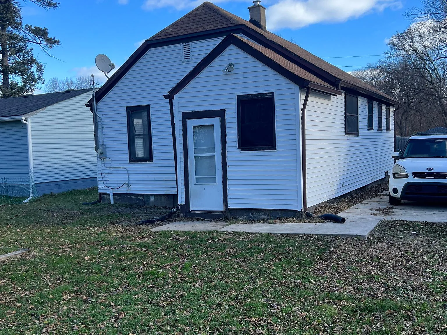 168 Burr St — Photo 4