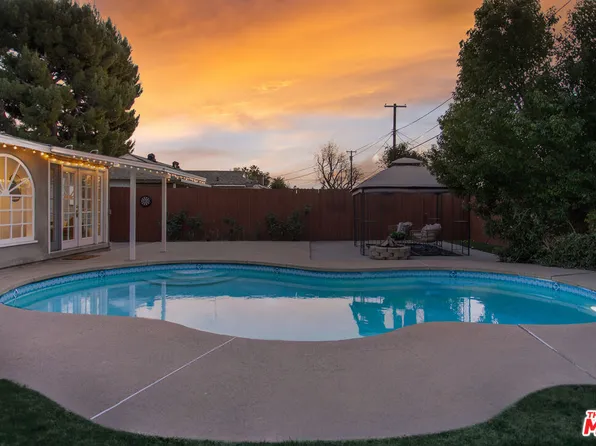 7439 Leescott Ave, Van Nuys, CA 91406