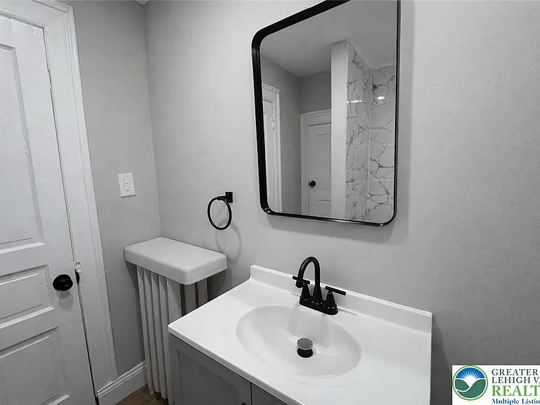 517 W Norwegian St — Photo 5