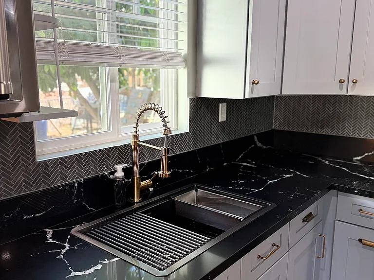 937 Cypress Ave — Photo 3