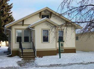 208 Collins Ave, Mandan, ND 58554