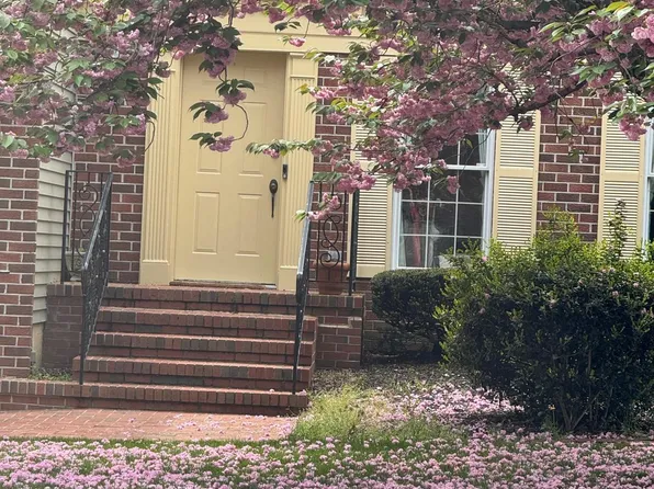 203 Autumn Chase Dr, Annapolis, MD 21401