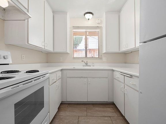 4th image of 1304 S Juniper St #1308