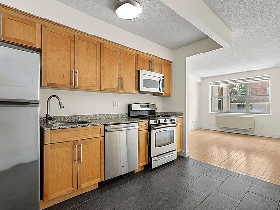 4th image of 516 W 47th St APT N2h