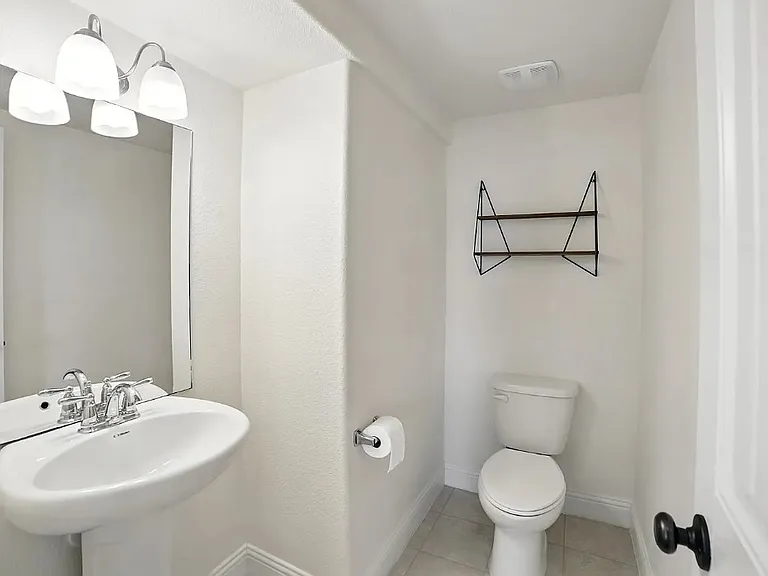 2404 Sabine Cir — Photo 25