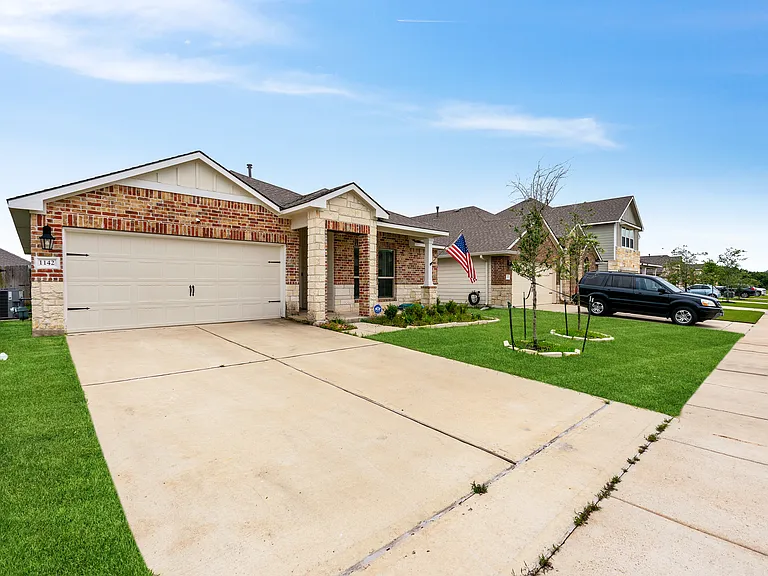 1142 Natchez Dr — Photo 4