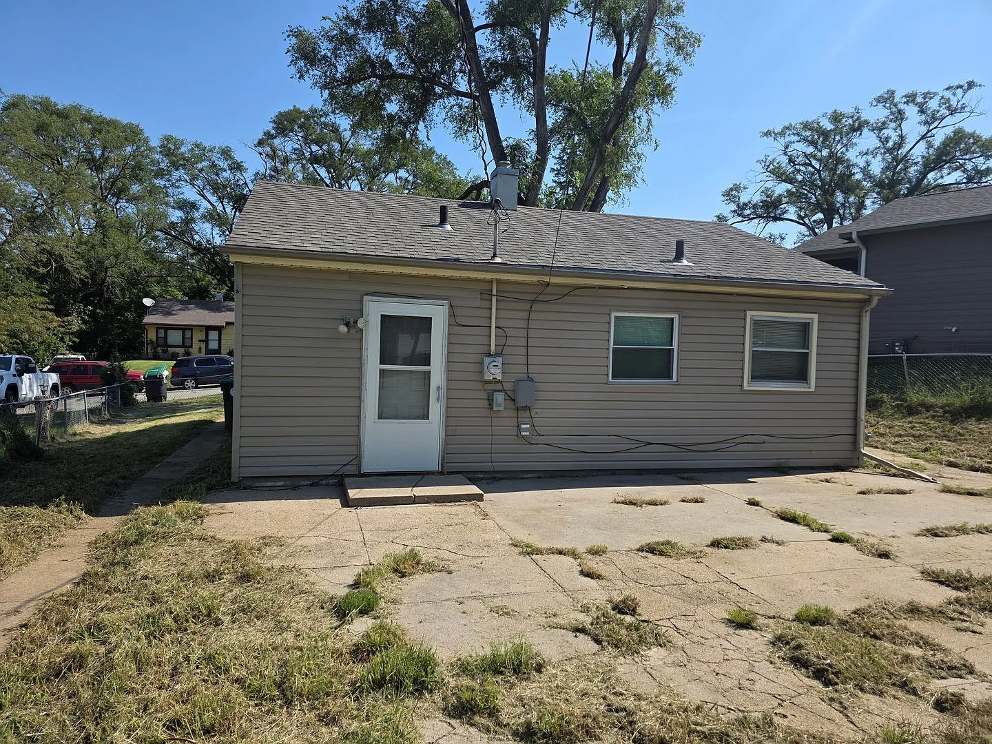 2brm 1 bath north omaha home — Photo 2