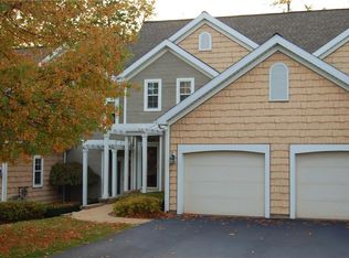 5028 W Oak Ridge Cir, Erie, PA 16509