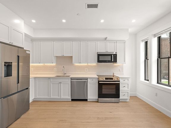 2nd image of 32 Orkney Rd #2