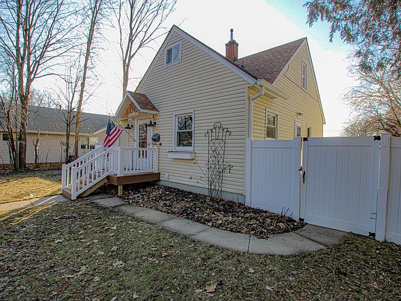 4th image of 916 Irving St