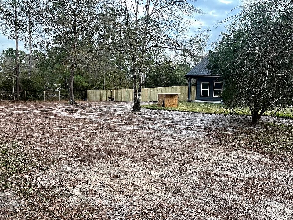 2nd image of 4801 Acacia St