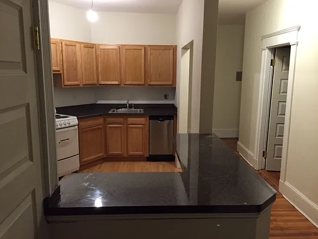 3 bed, 700 sqft, $3,125 — Photo 3