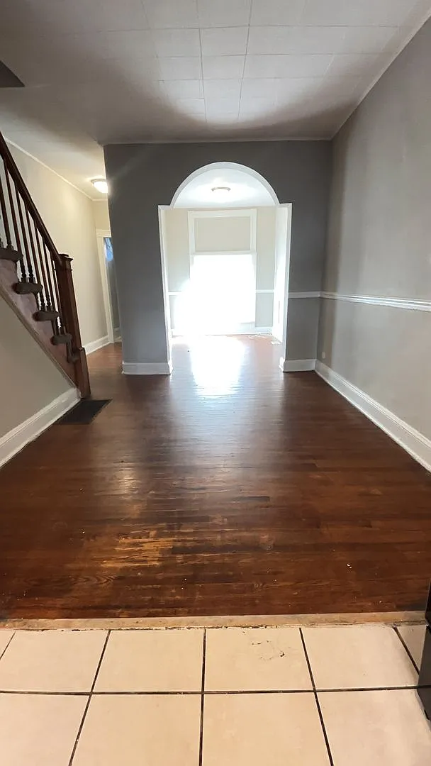 Lovely Two Bedroom — Photo 3